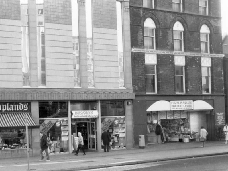Fitzalan Square in 1986, showing Cooplands bakers and meat specialists, Wigfalls, and Fitzalan Square Discount Centre (former premises of The Bell Hotel)