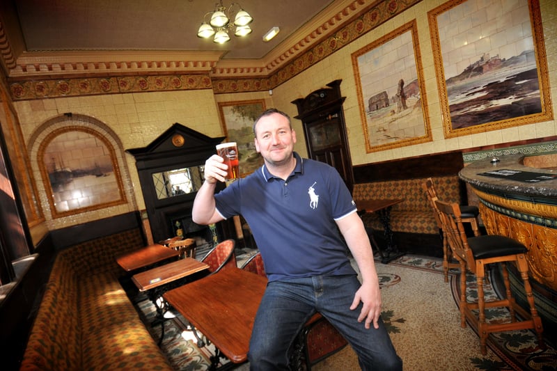 Chris Royal, landlord at the Mountain Daisy, toasted the news in 2013 that one of his pub's rooms was praised by CAMRA in their latest guide.