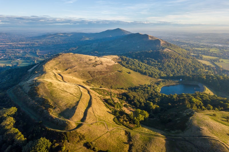 Nature enthusiasts will find solace in the Malvern Hills. Renowned for its dramatic landscapes and ancient woodlands, it’s an ideal spot for hiking and enjoying panoramic views. Hike the scenic Malvern Hills for breathtaking views. Visit Great Malvern and explore its historic streets.