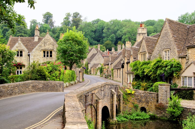 A quintessential English experience awaits in the Cotswolds. With its rolling hills, honey-colored stone cottages, and charming market towns. Visit Cotswold Wildlife Park and Gardens, explore historical tours, and enjoy the scenic walking trails. 