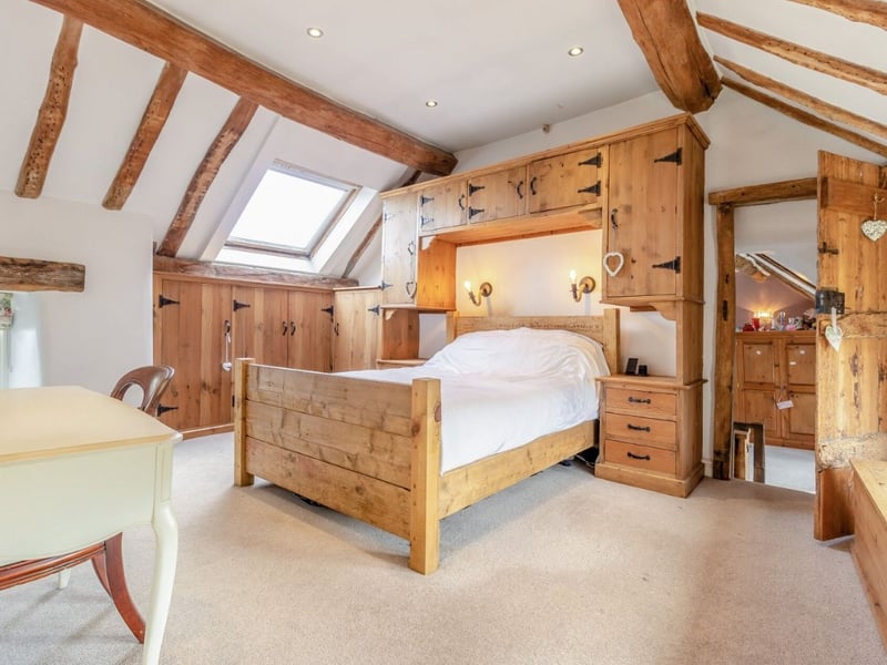 This spacious bedroom is in the centre of the first floor.