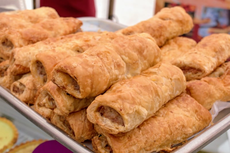  Warm, flaky pastry encasing savory sausage meat—sausage rolls are a staple at family gatherings, picnics, and local bakeries. The aroma of freshly baked sausage rolls wafting through the streets is unmistakably Birmingham.