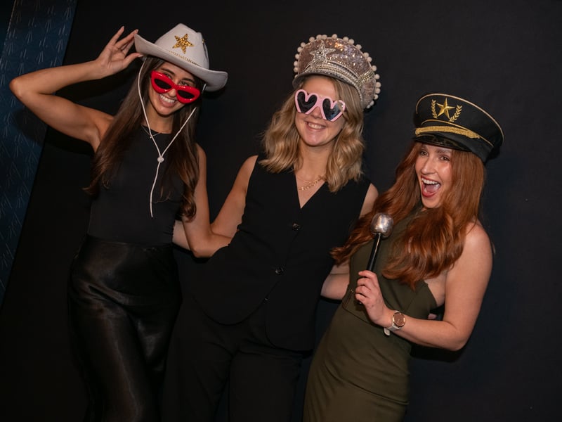 Guests at the Banyan event was greeted with a drinks reception, canapes and live
entertainment, including a roaming saxophonist