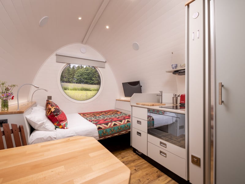 The pod interiors are gainfully equipped with toasty underfloor heating, mood lighting, a Smart TV and a kitchenette.