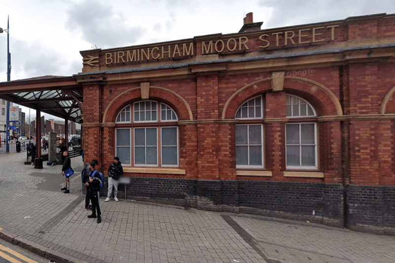 Known in earlier times as Molle or Mole Street, this name is taken from the Latin ‘molendum,’ meaning ‘grist’ or grain designated for milling. A mill once operated here until the late 17th century, leaving its mark on the street’s identity, which is now recognized as Moor Street. 
