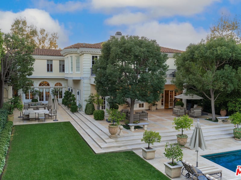 The backyard of the multi-million dollar Beverly Hills mansion (Credit: The MLS)