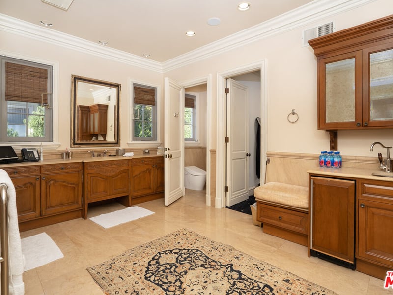 An alternative angle of the master bathroom (Credit: The MLS)