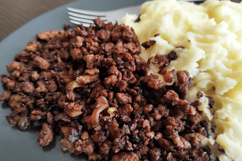 Mince and mash was a staple for many our childhoods, and I remember having it every time I had tea at my Gran's. Obviously it was covered in tons of gravy, and served with slices of bread to mop up any leftovers. 