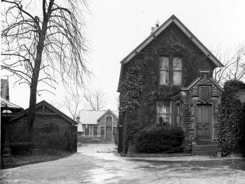 The entrance leading to 'Crooked Acres' which was, and still is owned by Leeds Community and Mental Health Trust. Pictured in April 1937.