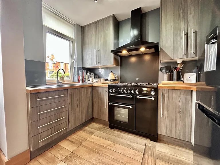 It is fitted with a range of base and wall units and solid wood work surfaces.