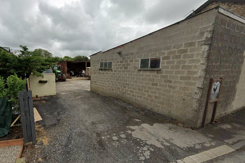 Application validated on Mar 21 for replacement workshop building for domestic use following demolition of existing building