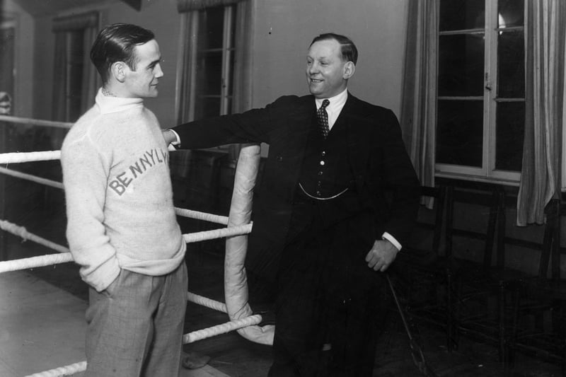Former world flyweight boxing champion Jimmy Wilde of Wales (right) with current world flyweight champion Benny Lynch of Scotland in 1935. 