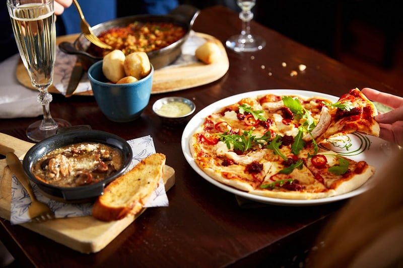 Located in the centre of Liverpool, close to both Lime Street station and the Clayton Square Shopping Centre, Bella Italia offers bottomless brunch at weekends, as well as bottomless pizza from Monday to Thursday for just £12. For bottomless ‘brunch’, at weekends diners can enjoy two courses of the set brunch menu with bottomless Prosecco. 