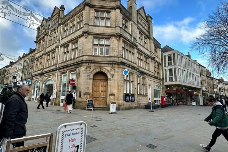 This Grade II-listed former bank in the heart of Lancaster has just benefitted from £500,000 refurbishment. It is let to Barclays Bank PLC on the remainder of a 20 year FRI lease from May 2007, with a current rent passing of £92,678 p.a. The asking price is £1.3m.