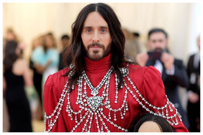 Jared Leto wore a captivating Gucci outfit to the 2019 Met Gala, which included a lifelike head he was seen carrying on the red carpet