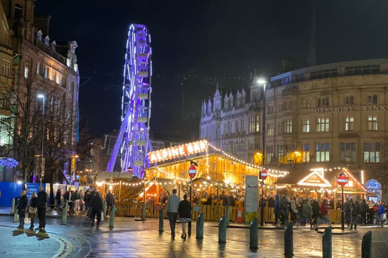 Rabab Algadhy shared this comfy picture of the Sheffield Christmas Market from 2019, before the Big Wheel was moved to The Moor like today.