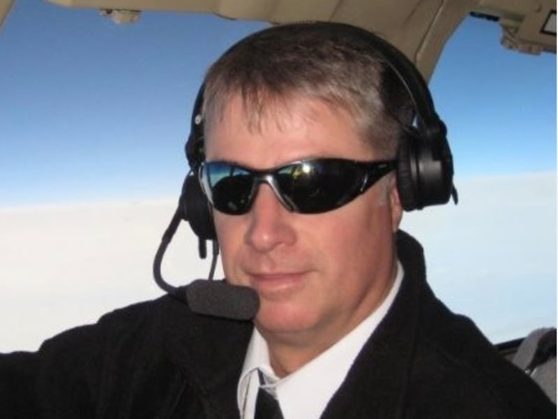 An American airline pilot who was found to have alcohol in his system less than two hours before he was due to fly hundreds of passengers from Edinburgh to New York was jailed for 10 months on March 19. Captain Lawrence Russell Jr was caught with a half empty bottle of Jägermeister in his luggage during a search of his bags at Edinburgh Airport in June last year. The Delta Airlines pilot was immediately arrested by police and subsequently provided a sample that was said to be “not less than 49mg of alcohol in 100ml of blood”. The strict legal aviation limit is just 20mg of alcohol in 100ml of blood. In comparison, the legal alcohol limit for driving a vehicle in Scotland is 50mg in 100ml of blood. The 63-year-old pleaded guilty to a charge of performing an aviation function while impaired due to drink or drugs. Sheriff Alison Stirling said a prison sentence had to be imposed for “punishment [and the] protection of the public” while noting he has two previous convictions for driving while under the influence of alcohol in the US. Sheriff Stirling jailed the disgraced pilot for 10 months.