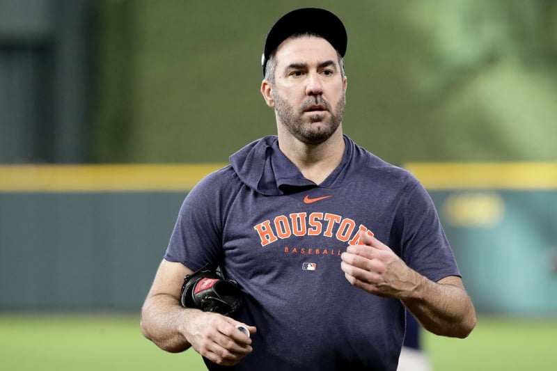 Best known for playing for the Houston Astros, pitcher Justin Verlander previously played for the Detroit Tigers and has gone on to play for the New York Mets. His career has earned him a fortune of around $150 million.