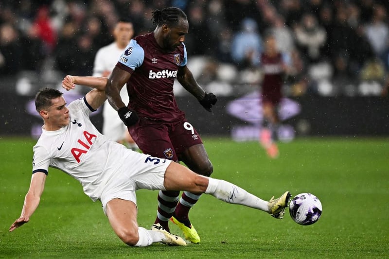 Controlled and used his speed to great effect when West Ham pushed forward. Run himself to the ground.