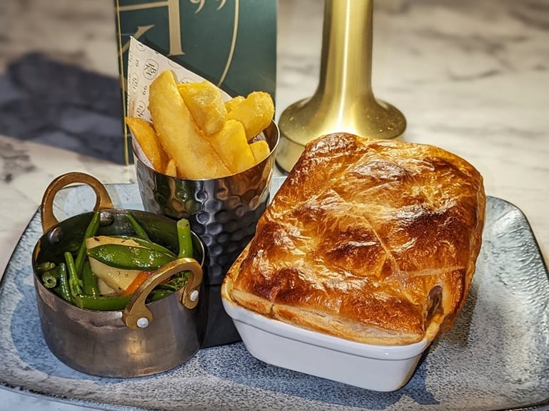 You can head to either the cafe, bar or grill at the Broadcroft Hotel and enjoy casual dining. We recommend ordering the beef and vegetable pie. 3 David Donnelly Pl, Kirkintilloch, Glasgow G66 1DD. 