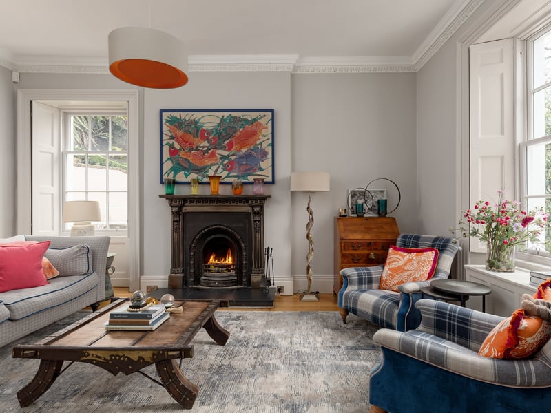 Where is it? The highly desirable location is known for its range of trendy bars, boutique shops and eateries as well as a weekly farmers’ market. The city centre is nearby as are amenities including supermarkets.