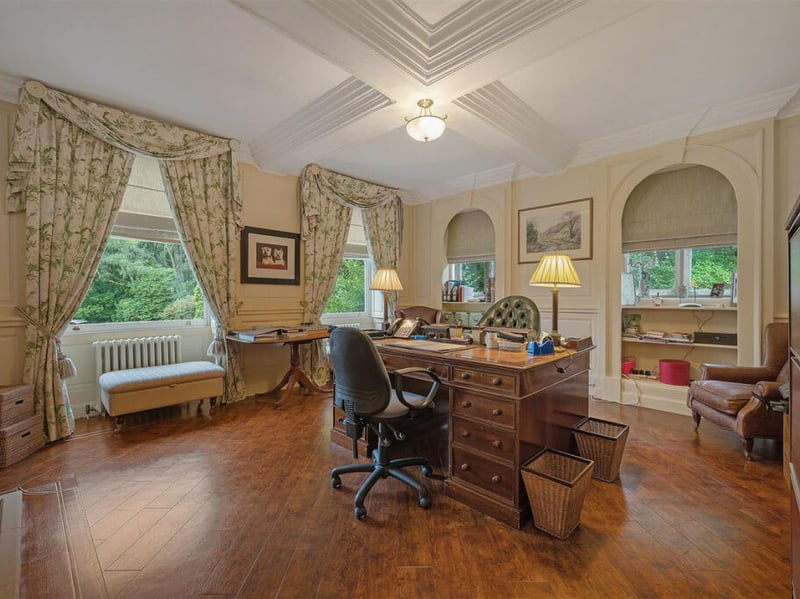 A similar set up to the President of United States' Oval Office, this could be an epic work-from-home set-up
