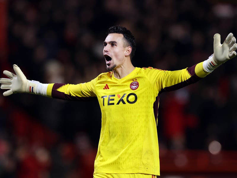 A goalkeeper that has spent a lot of his career in England. Played for Derby County, Rotherham United, Port Vale and Plymouth Argyle. Been with the Dons for two seasons.
TransferMarkt value - €650k