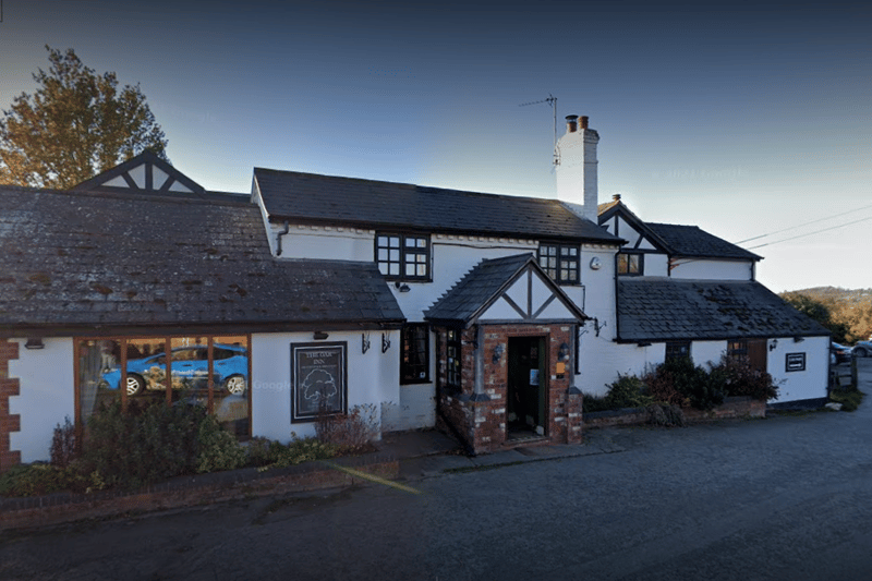 The Oak Inn Staplow is a traditional country pub and restaurant near Ledbury that serves delicious pub food. They also have live music and quiz nights