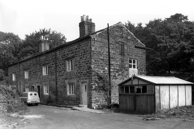 These cottages were built to house workers at Scotland Mill which was built in 1785. It was used by John Marshall who is more often associated with Holbeck. Pictured in September 1959.