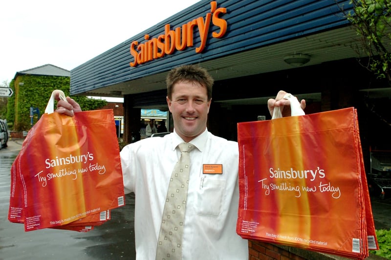 Sainsbury's (St Annes) store manager Steve Spencer with the free "Bags for Life"
