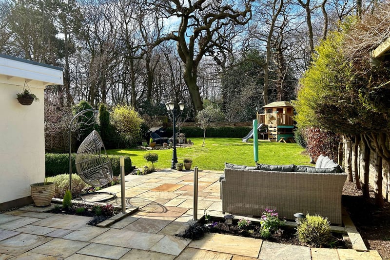 Externally, the property offers beautifully maintained garden grounds which comprise two paved seating areas, a large flat lawn area and views over to the forest area of Duddingston Golf Course. 