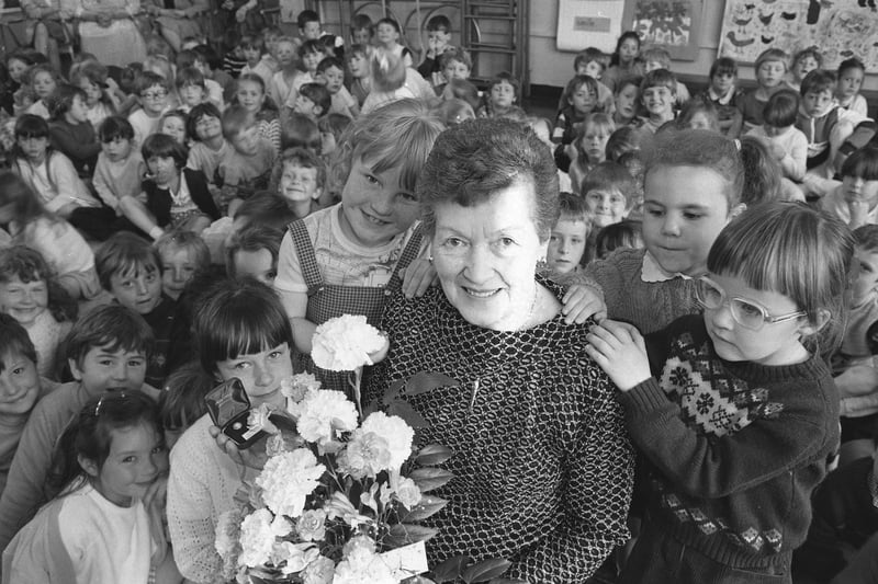 Jennie McCulley was joined by some of Farringdon Infants School's pupils at her retirement presentation in May 1986.