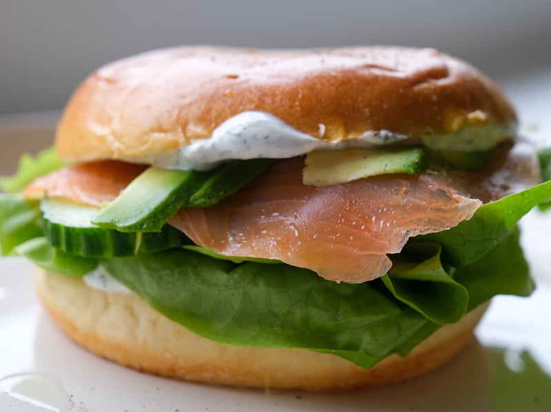 Choose from a range of sandwiches and bagels, such as the smoked salmon bagel, with avocado, salad and French cream dill sauce for £6.50.