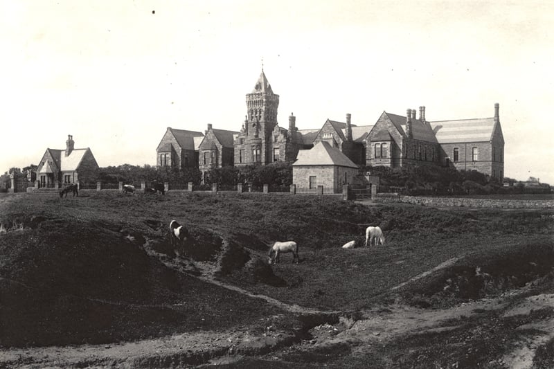 Built in 1869, the Prudhoe Memorial Convalescent Home built on Whitley Links Farm. The site eventually became Whitley Bay's Leisure Pool and Coquet Park First School.