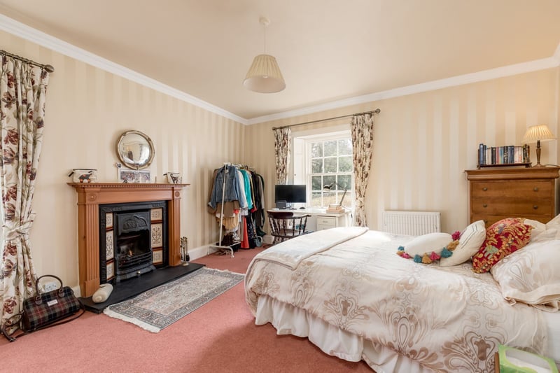 Double bedroom 3, with large window overlooking the garden, a walk-in closet and a fireplace with shelving.