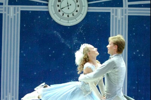 A beautiful scene from Cinderella On Ice which wowed the audience 16 years ago.
