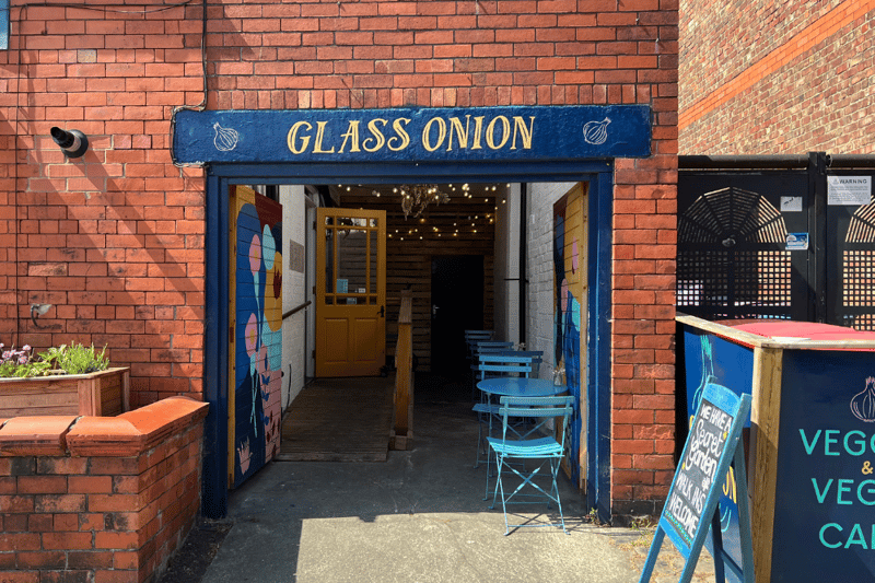 Glass Onion is one of the Allerton Road cafes I have visited many times, due to its excellent vegan options. The whole menu is vegetarian, with a range of homemade dishes from a vegan fry-up to pancakes and blind Scouse. They serve tons of vegan cakes and bakes too and the service is always great. 📍 13 Allerton Road, Liverpool L18 1LG.