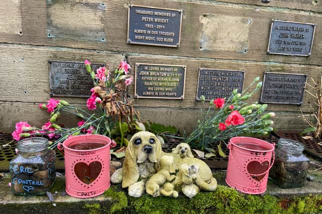 'Unofficial' memorials are no longer permitted at Hutcliffe Wood Gardens of Remembrance. Flowers may be laid on the grass areas in the garden, and official memorials can be purchased via the council.