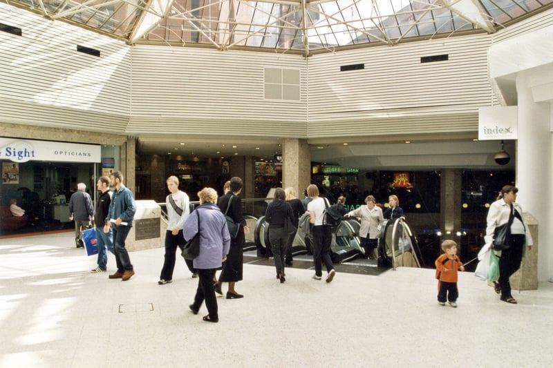 4 Sight Opticians, Index Catalogue Shop and Jumbo Records are among the shops visible. Pictured in September 1999.