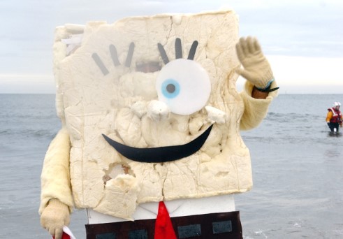A one-eyed Spongebob Squarepants gets our applause for tackling the Boxing Day dip in 2007.