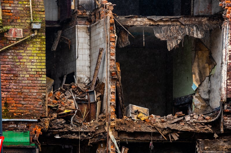 14 photos show destruction caused by dramatic building collapse on ...