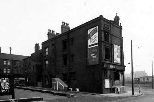 Looking east from New York Road towards the junction with Burmantofts Street in December 1945. The rears of numbers 1 to 9, leading down to Rider Street, are visible. Numbers 1 and 3 are the now derelict premises of J.J. Stephenson & Co. (Leeds) Ltd, drapers; number 5 is Midland Bank Ltd; number 7 is W.P. Walker, tobacconist; number 9 is A. Runton & Co. Ltd, boot repairs. 