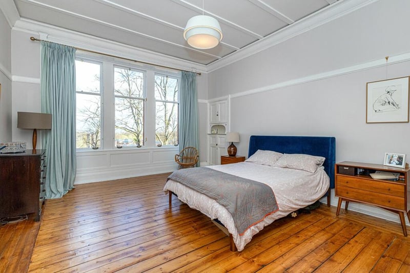 The large bedroom features cornice plaster and refurbished floorboards. 
