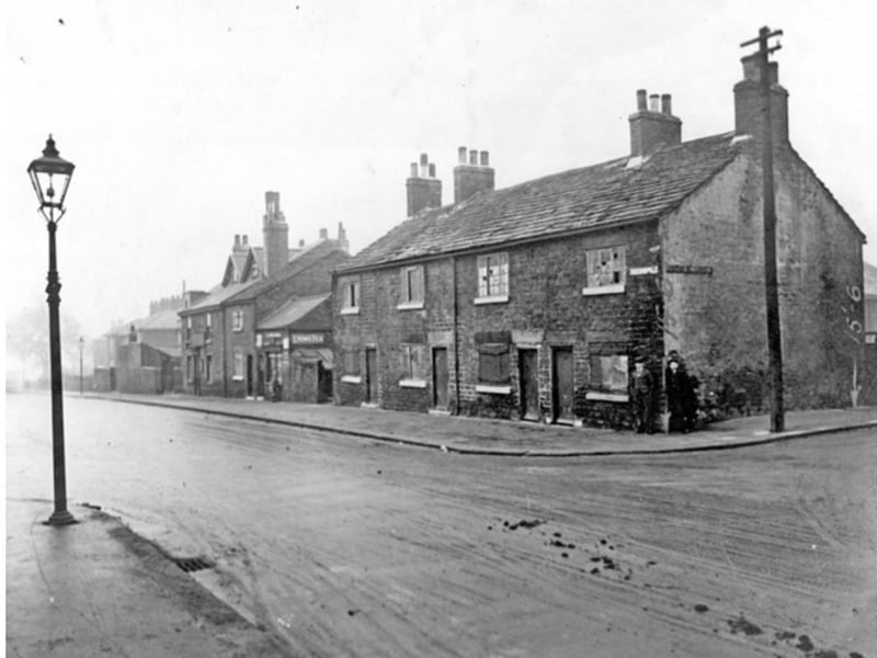The junction of Bellhouse Road and Hatfield House Lane, Shiregreen, in December 1930, with the Horse Shoe Inn in the background