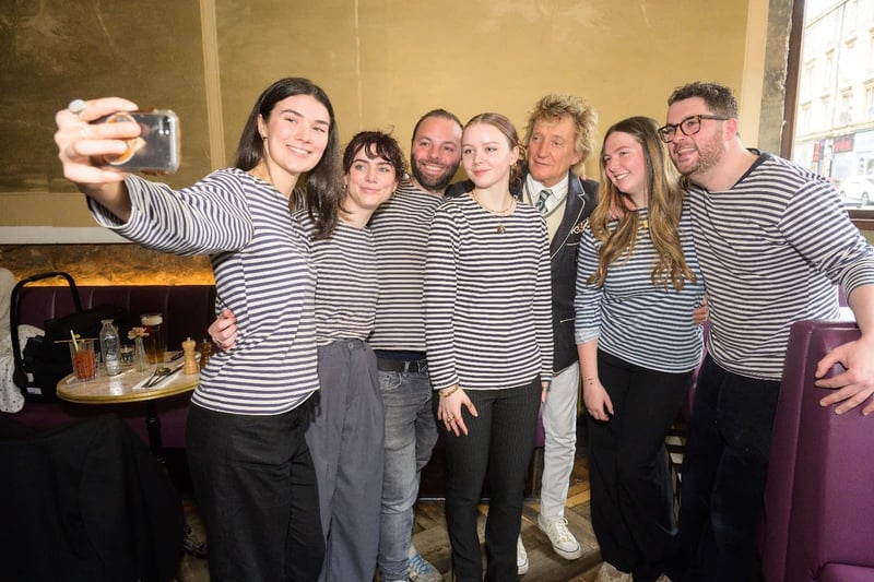 Before heading to Celtic Park, Rod Stewart dropped into the Kelvingrove Cafe for a Wolfie's Rock 'n' Roll Old Fashioned and had a photo with the staff. 