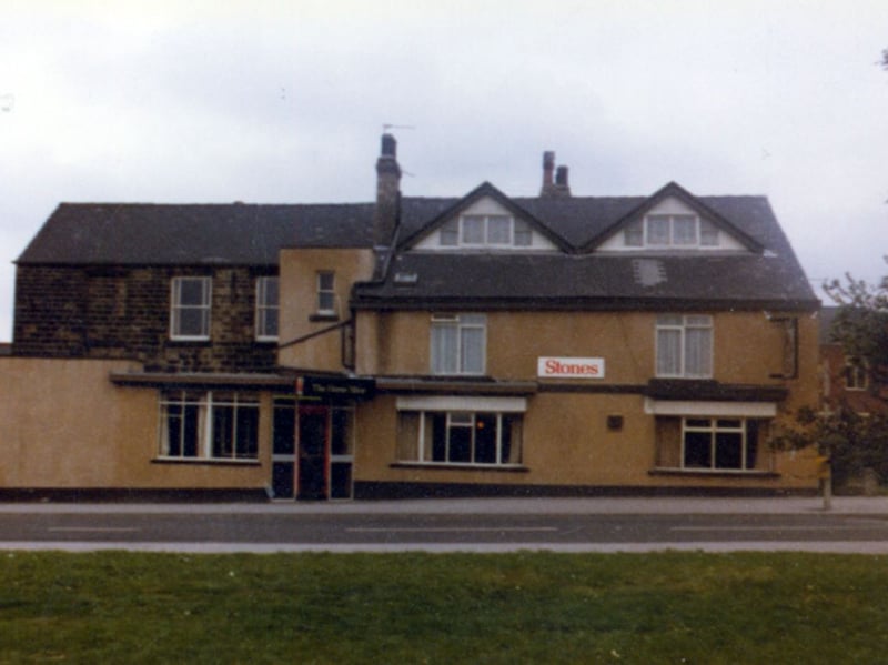 The Horse Shoe Inn on Bellhouse Road, Sheffield, some time between 1980 and 1999
