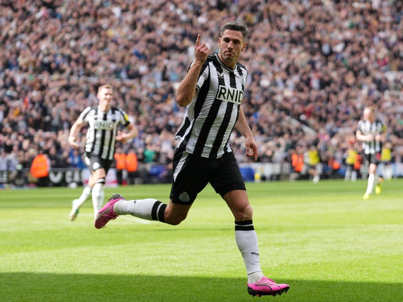 Schar had yet another different centre-back partner against Spurs, but he once again starred in a very good team display. 
