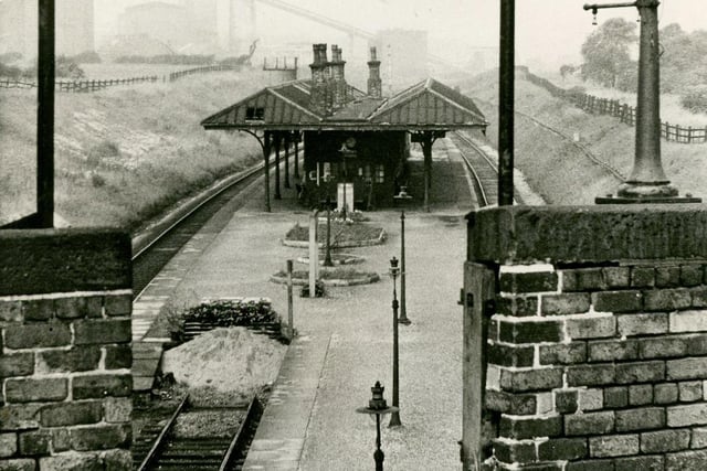 In this image of Todd Lane Junction from 1965 you can see down the steps onto the platform below. The Todd Lane Junction station, until 1952 called Preston Junction, was between Preston and Bamber Bridge and closed to passenger traffic in October 1968, although it was used for freight until 1972
