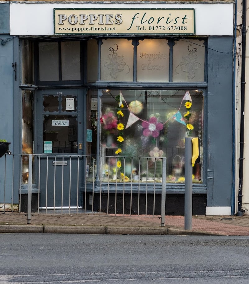 Poppies Florist, 108 Poulton St, Kirkham, Preston PR4 2AH | "Lovely flowers, friendly service, personal attention."