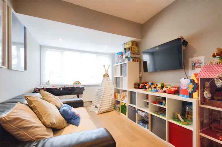 There is another, separate room on the ground floor can be used as a bedroom, play room and much more.